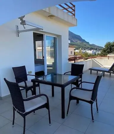 Daire 2+1 Sea View Lapta *